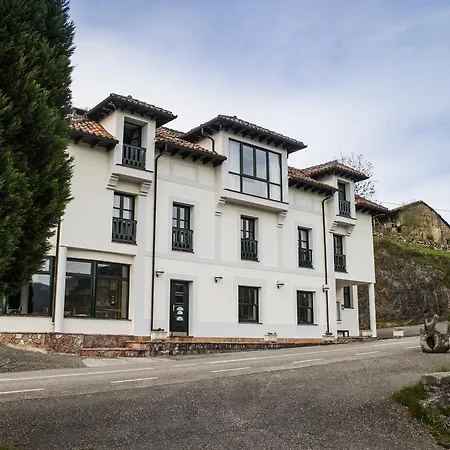 Montanas De Covadonga Hotel 2*